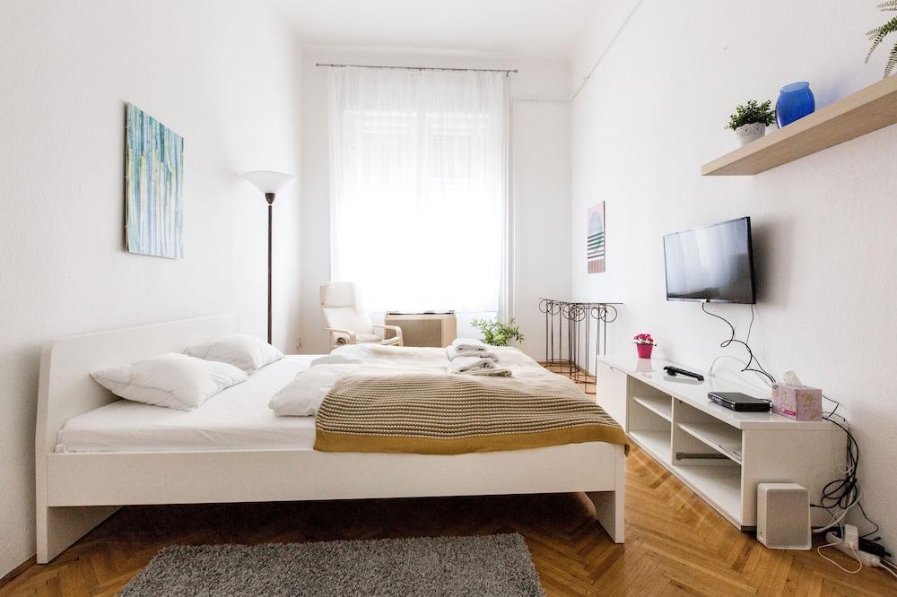 Erzsebet 53 Apartment