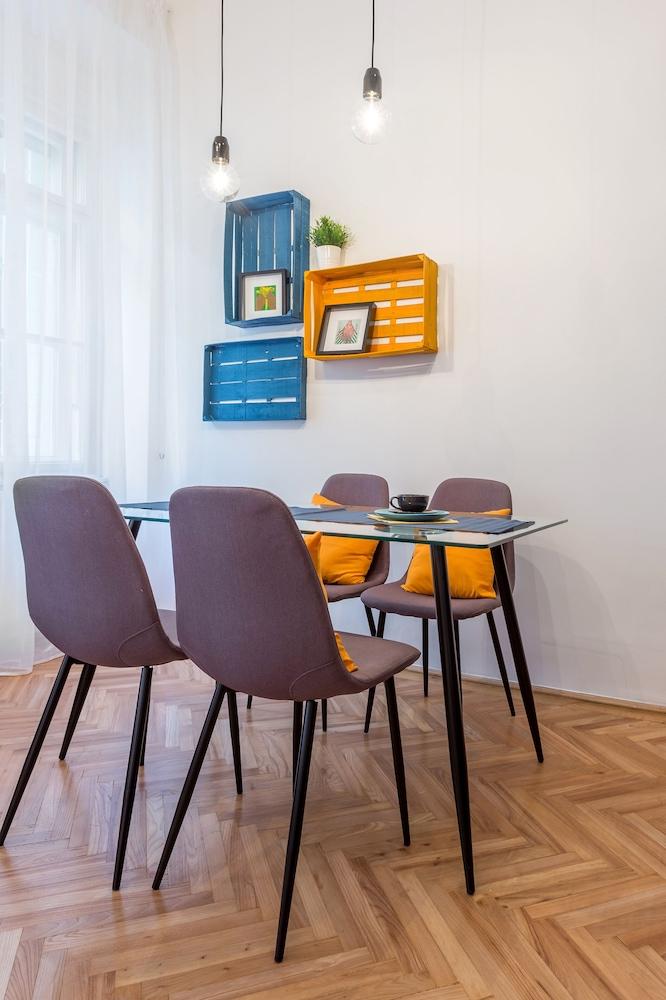 Oktober 6 6 Apartment