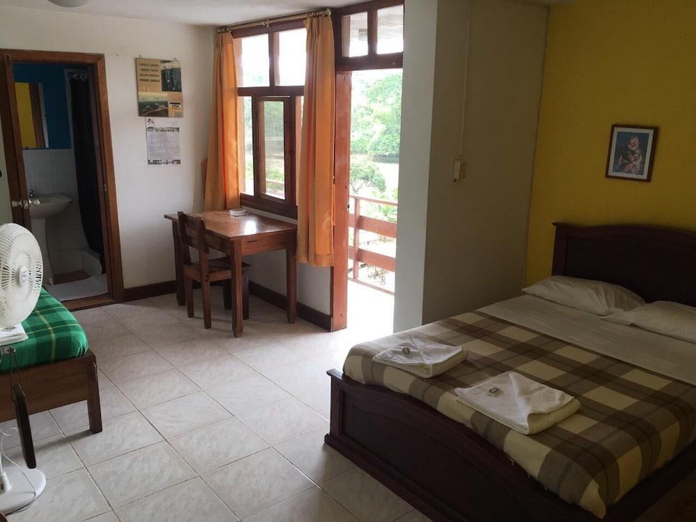 El Albergue Español Hostel