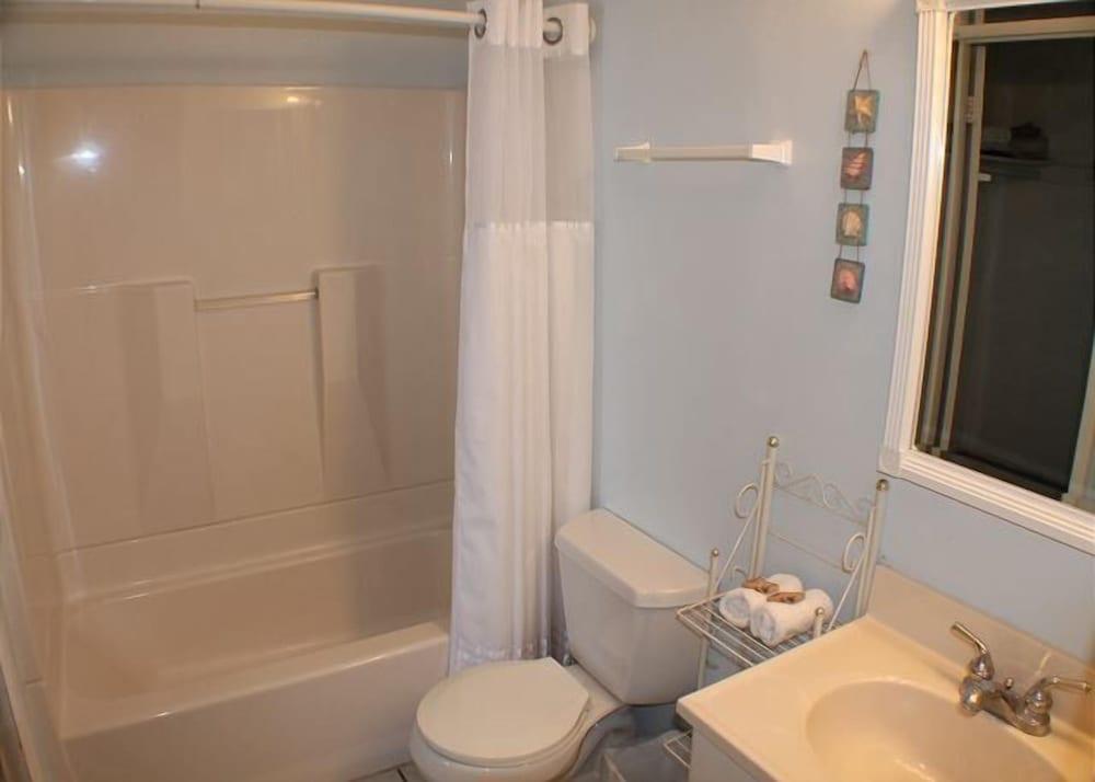 Oceanfront, 1 Bedroom Studio - Four Winds 10D