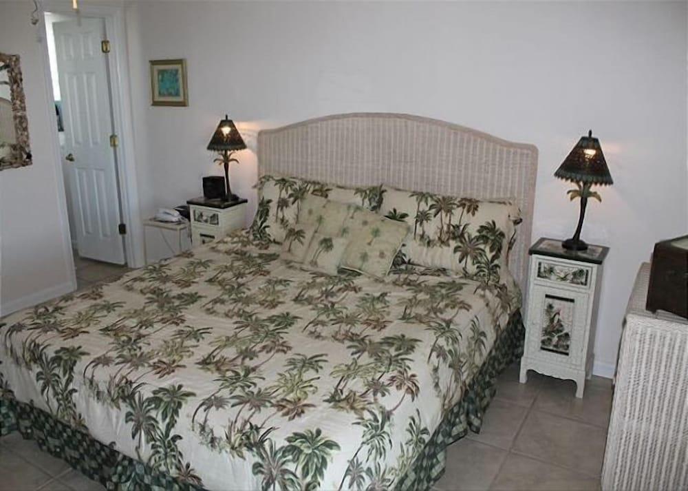 Pet Friendly, Oceanfront, 3 Bed, 2 Bath - Ocean Paradise