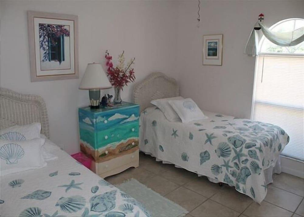 Pet Friendly, Oceanfront, 3 Bed, 2 Bath - Ocean Paradise