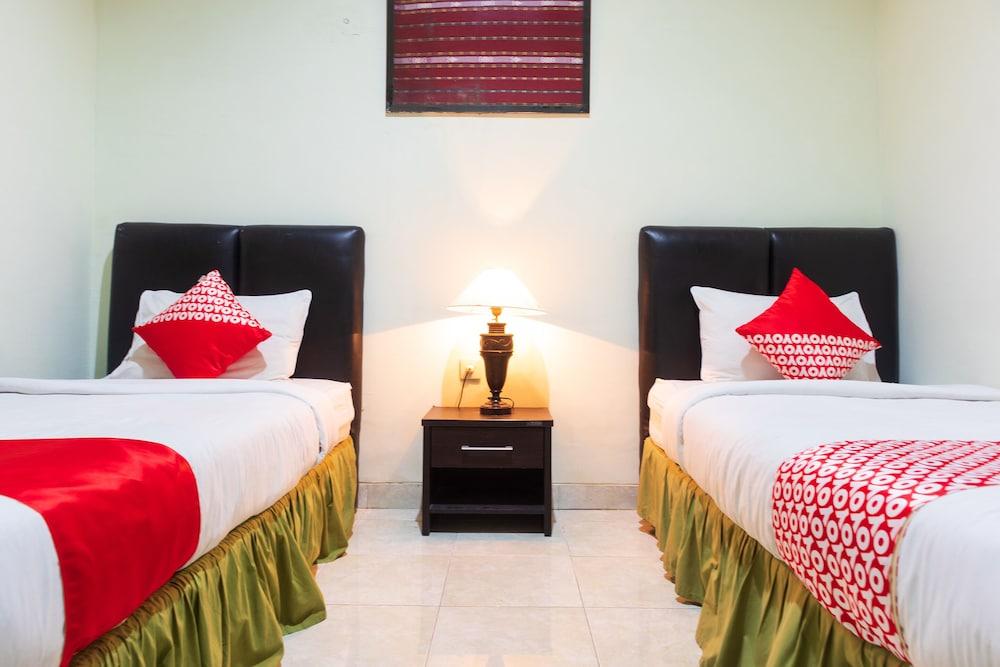 Super OYO 1682 Greenia Hotel