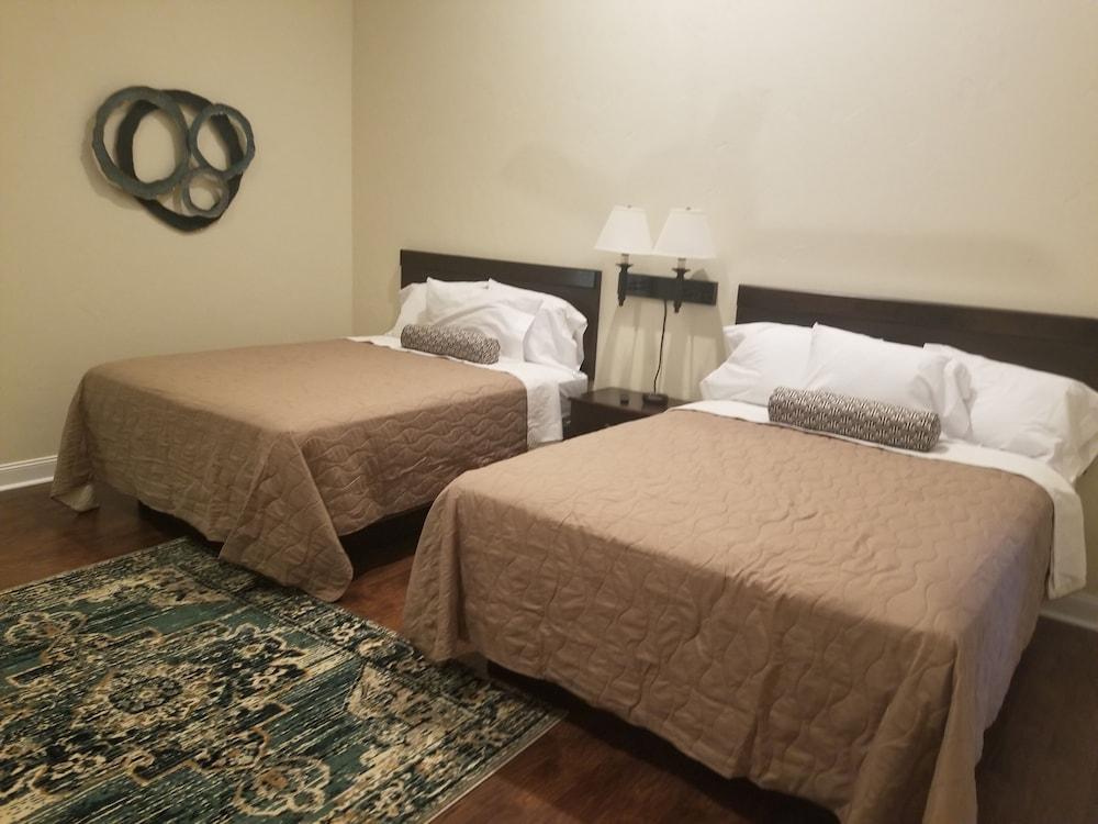 Sunset Cottages and Motel