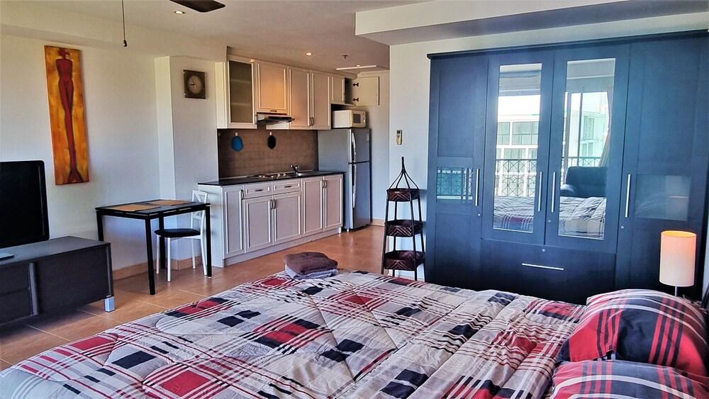 Large Studio Condo Jomtien