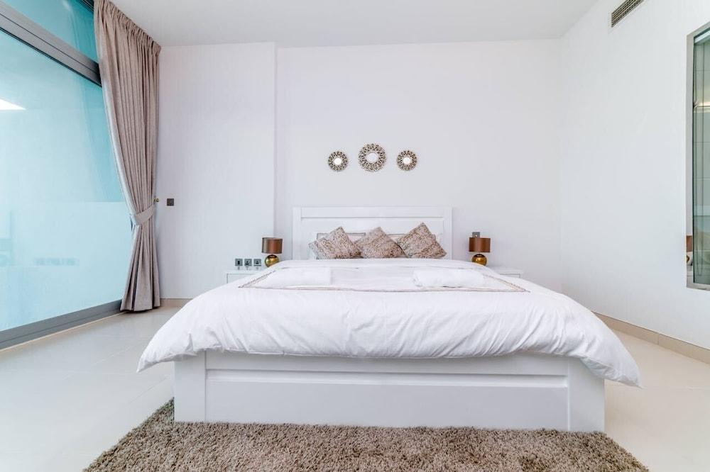 Beautiful Sea View Palm