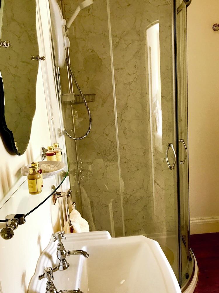 Blenkinsopp Castle Inn