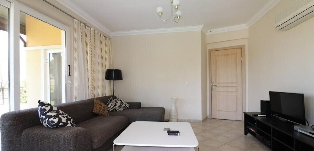 Villa TR07 by Joylettings