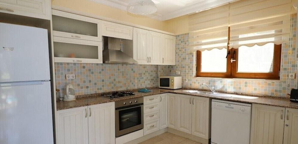 Villa AX12 by JoyLettings