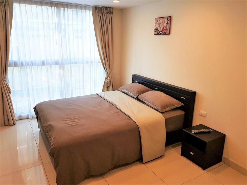 Fantastic Roof top Pool!