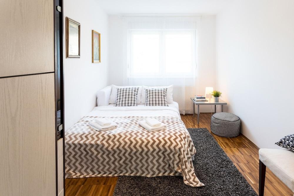 Spacious 2bdr Apartment With Beautiful Terrace