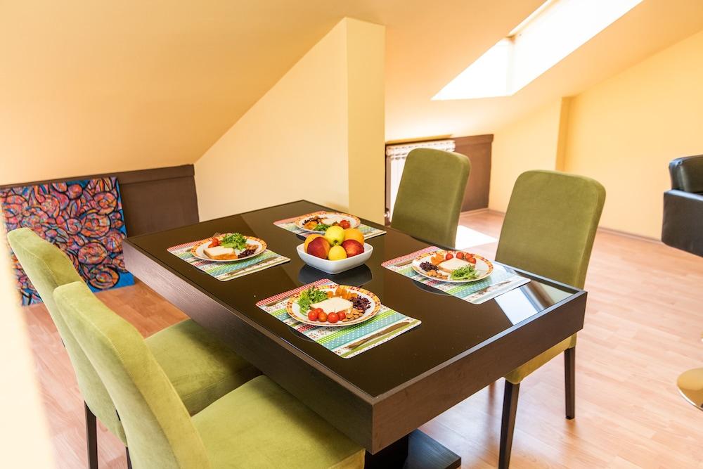 Spacious Design Loft in Beautiful Neighborhood