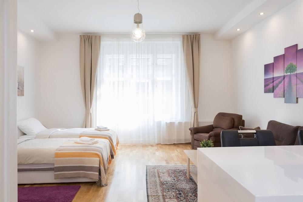 Charming and Bright Studio in Zagreb Center!