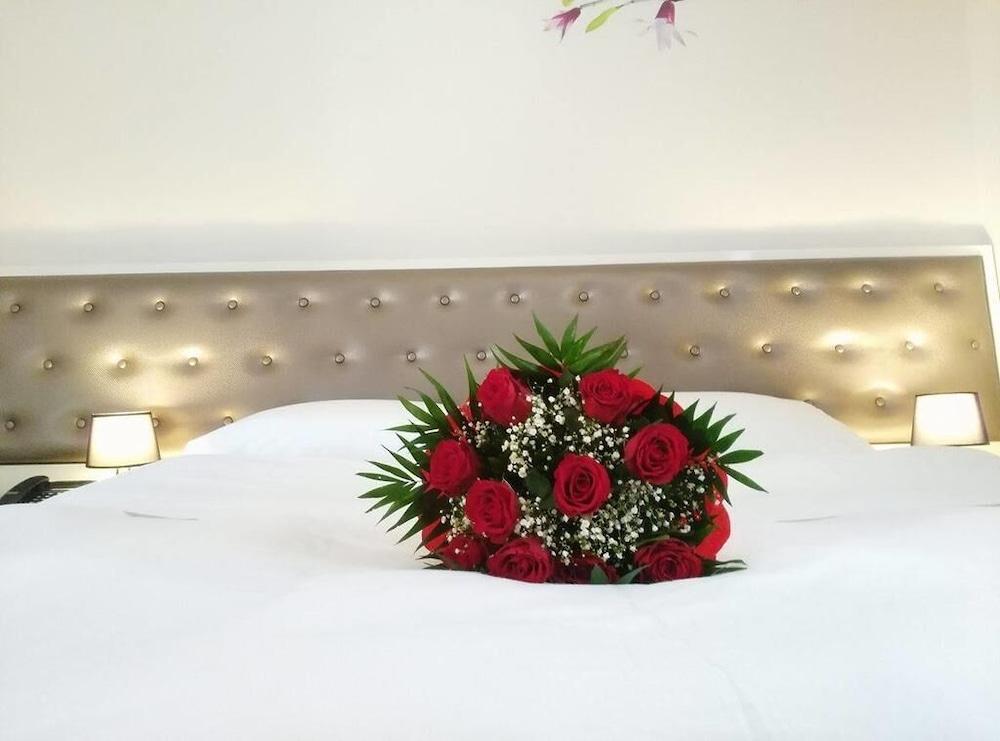 Select City Center Hotel