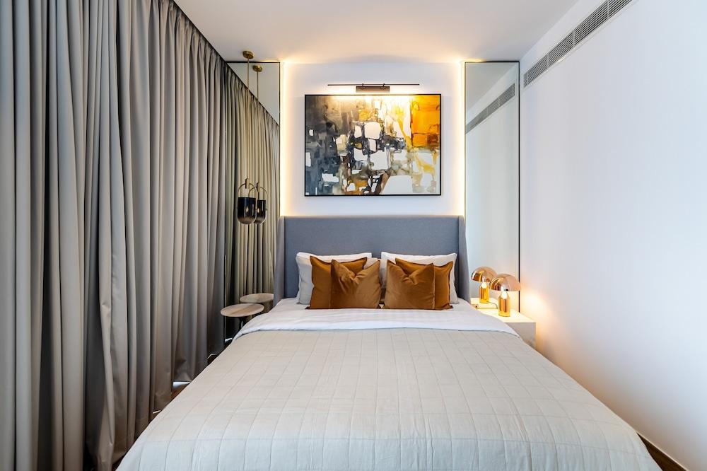 Luxury 2BR Marina Gate 3