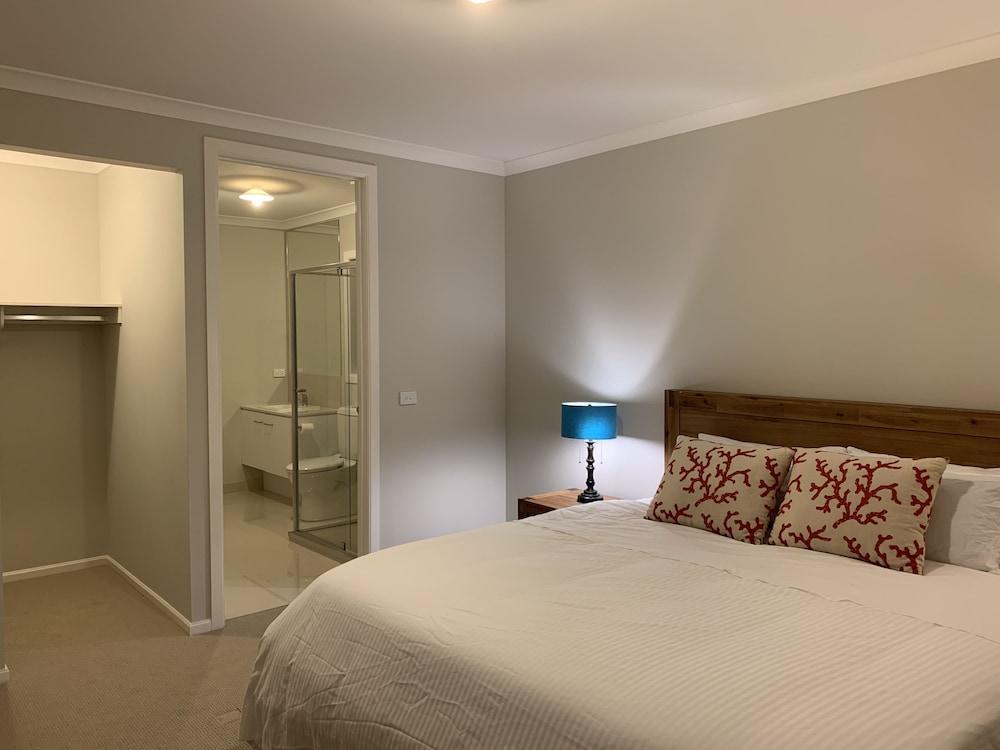 Apple House Truganina