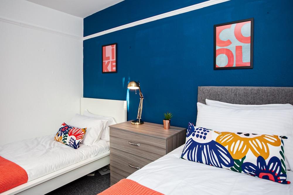 The Manchester Pad - Sleeps 12