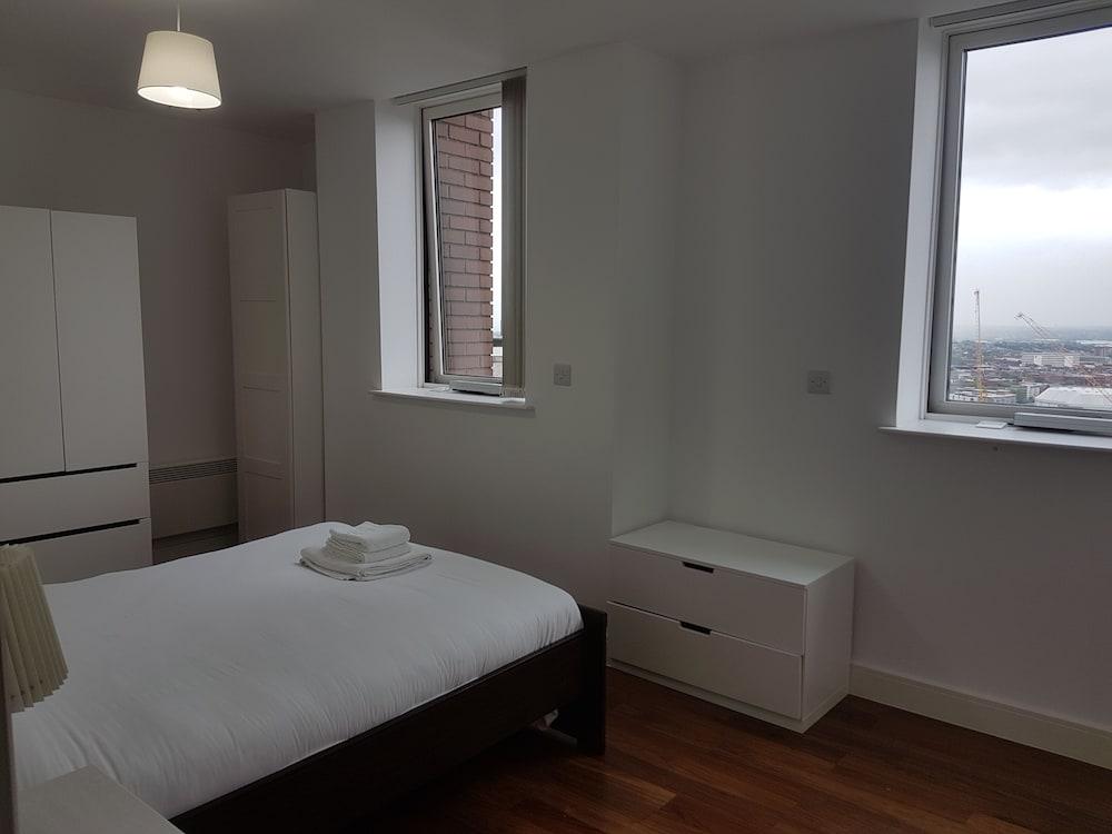 Metropolitan House 2106