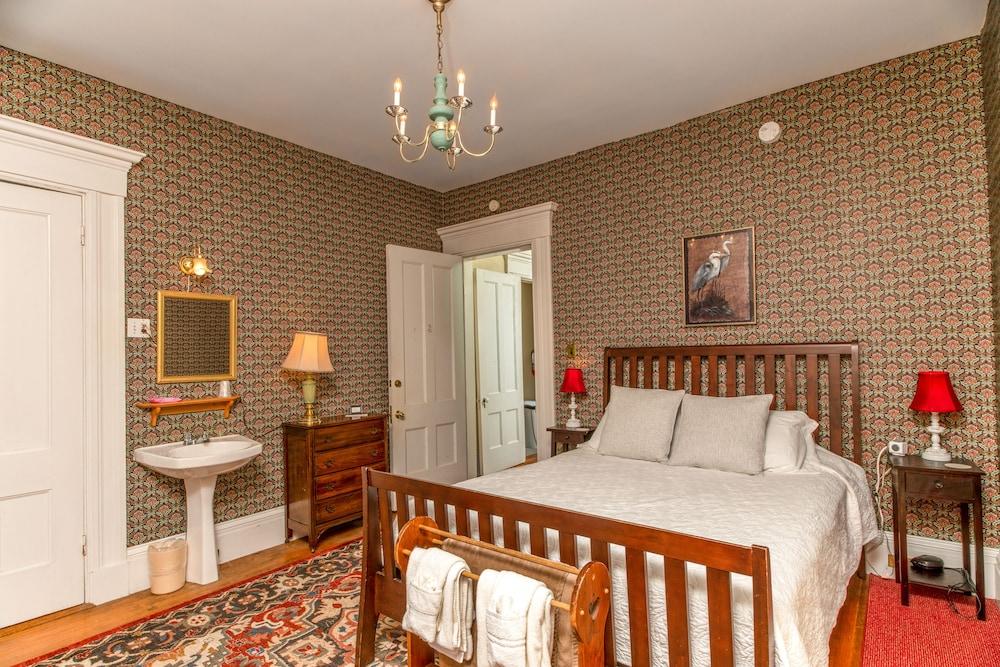 The Jeremiah Mason House B & B