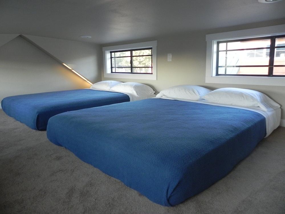 Pope's Landing Marina