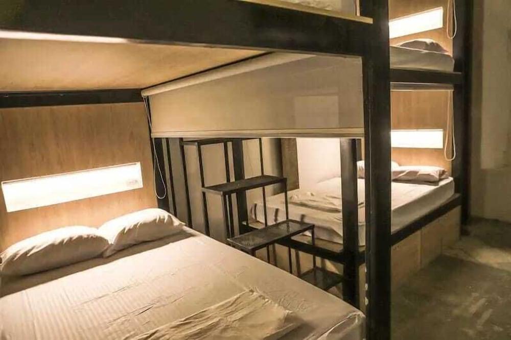 The Pelican Larry Hostel & Dance School