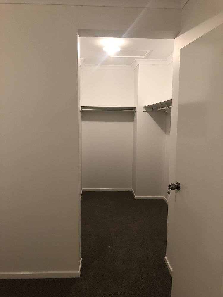 Apple House Tarneit North