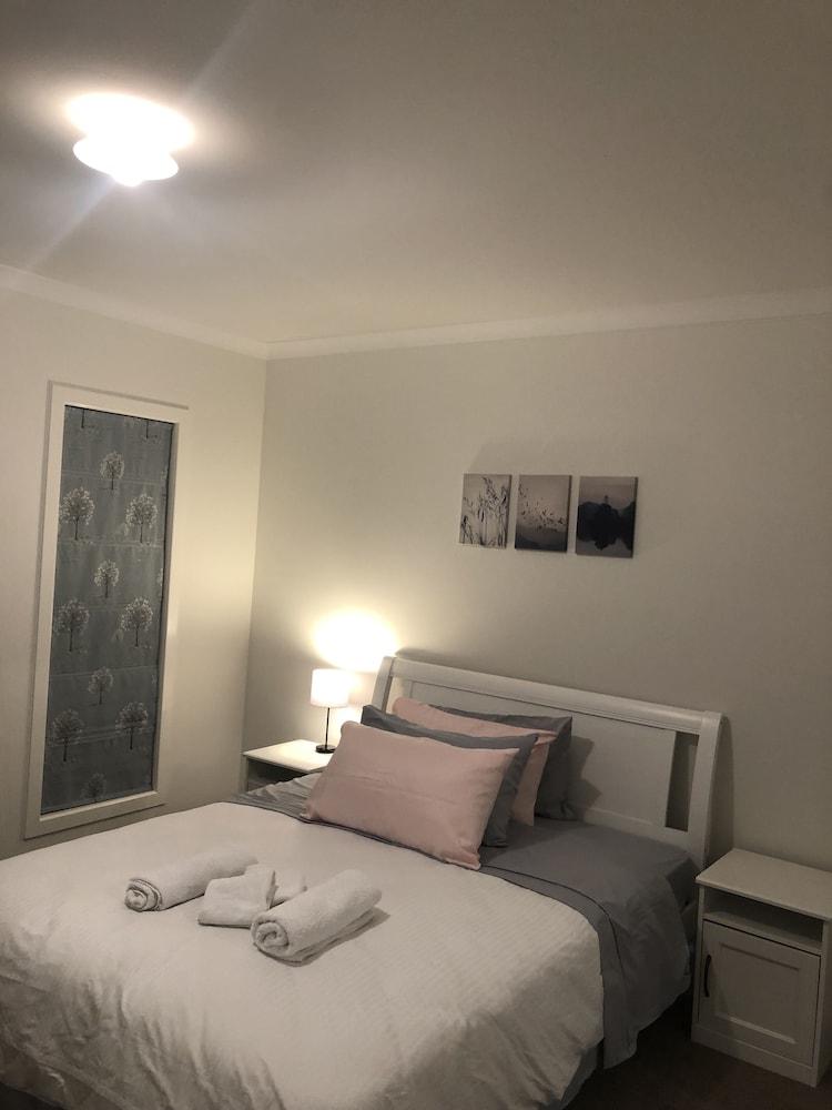 Apple House Tarneit North