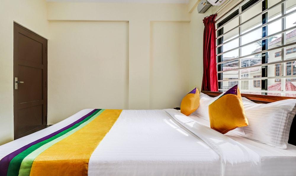 Itsy Hotels Rain Tulsi Stayz, Palarivattom Junction