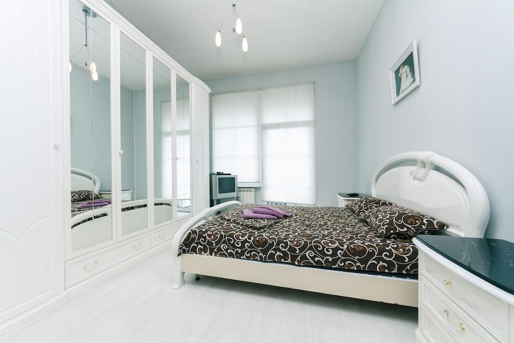 Apartments Kreshchatik 21-25