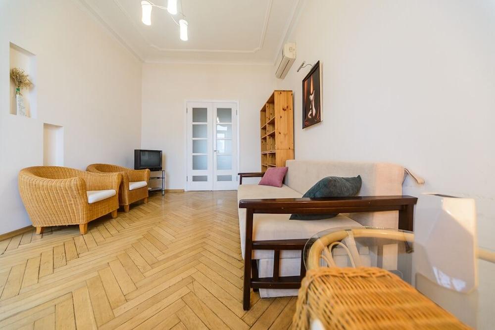 Apartments Kreshchatik 27-32