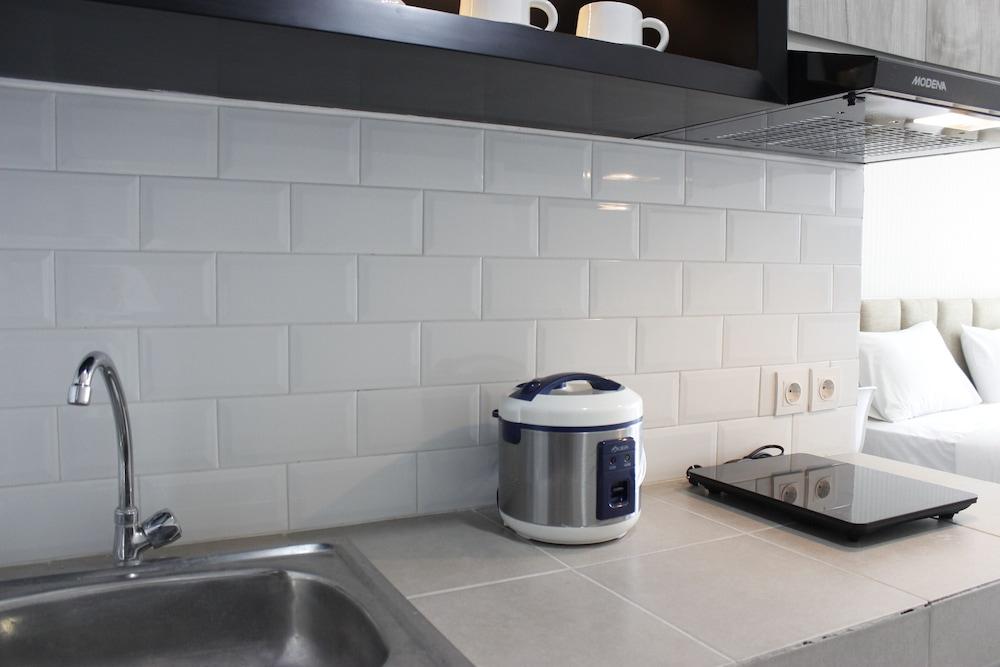 Gorgeous Studio at Mekarwangi Square Apartment with Mountain View