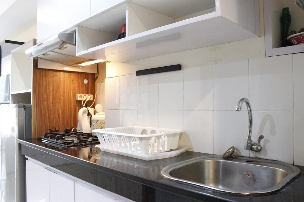 Minimalist Studio Room @ Beverly Dago Apartment