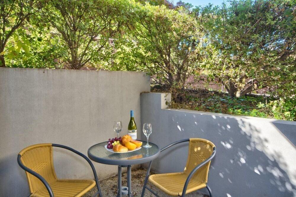 89/10B Tekau Thompson