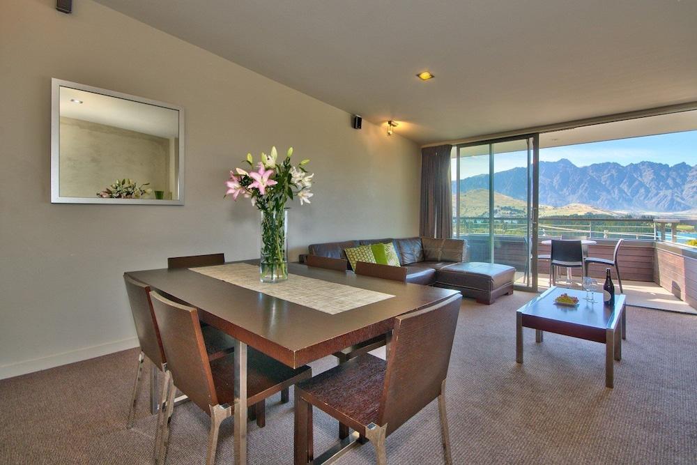 89/3 Toru on Thompson