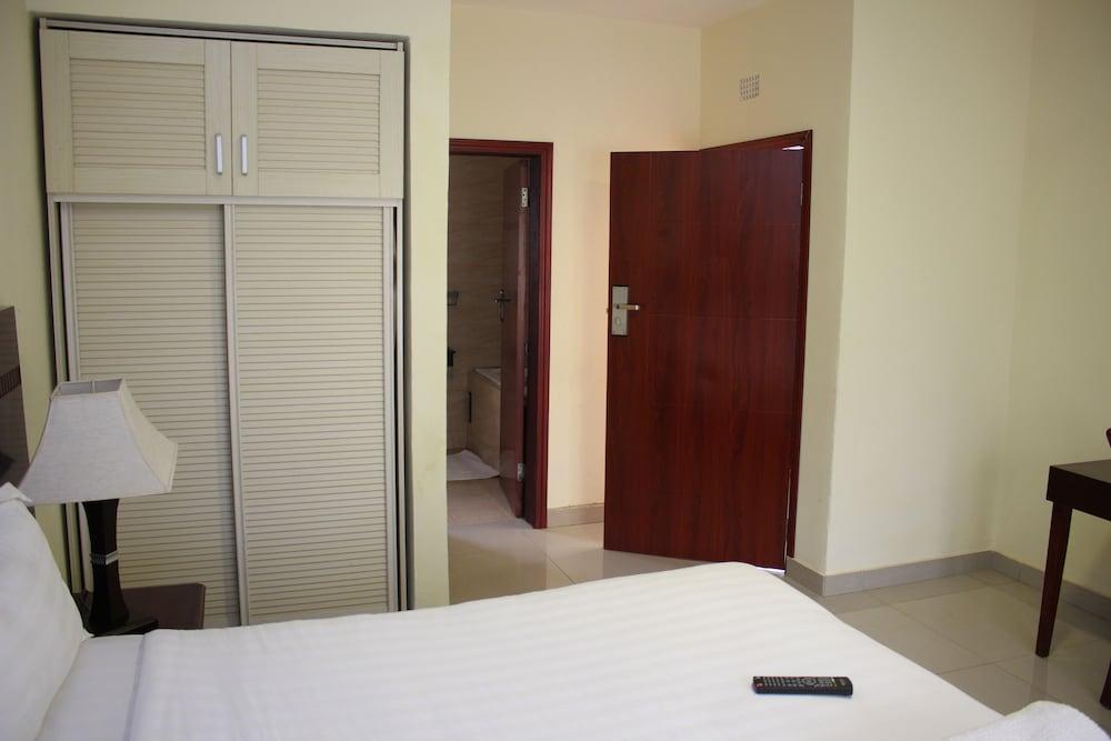 Four Pillars Lodge Chilanga