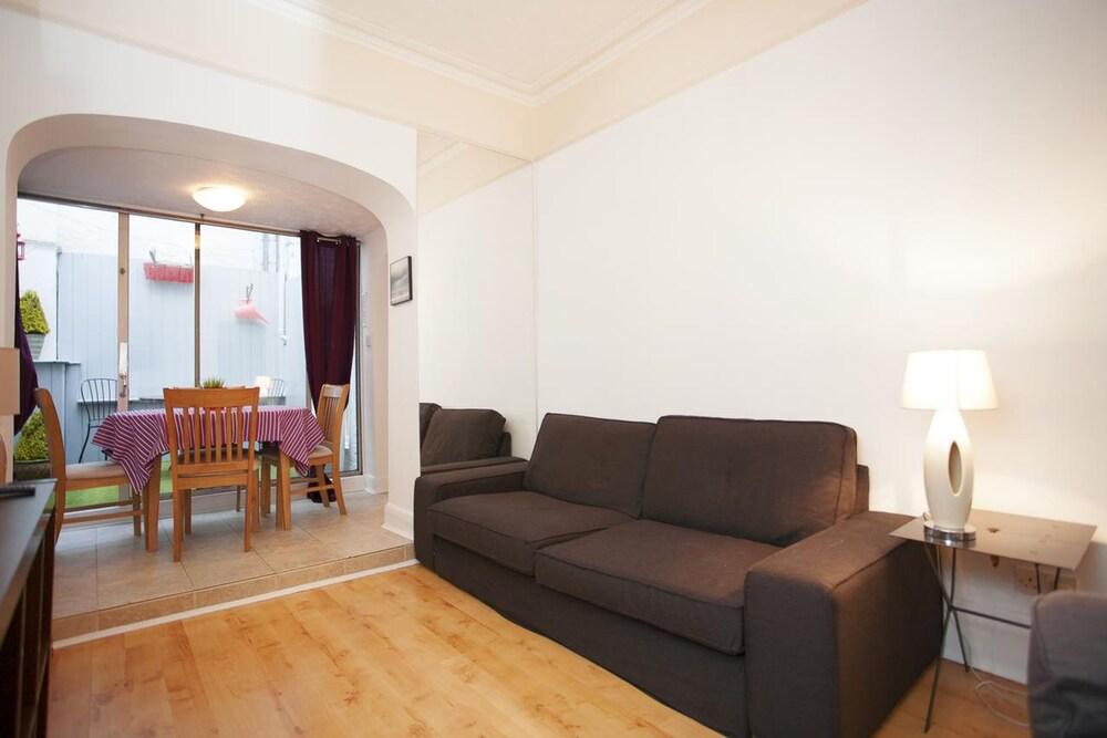 Hyde Park Atmosphere A