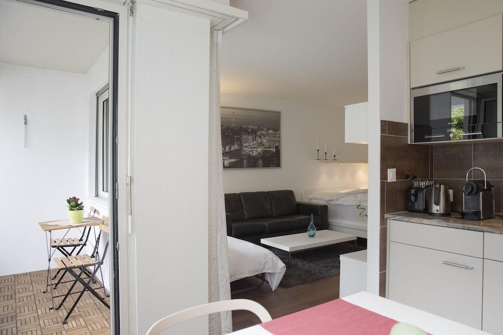 Stunning Modern Apartment with Pocket WiFi