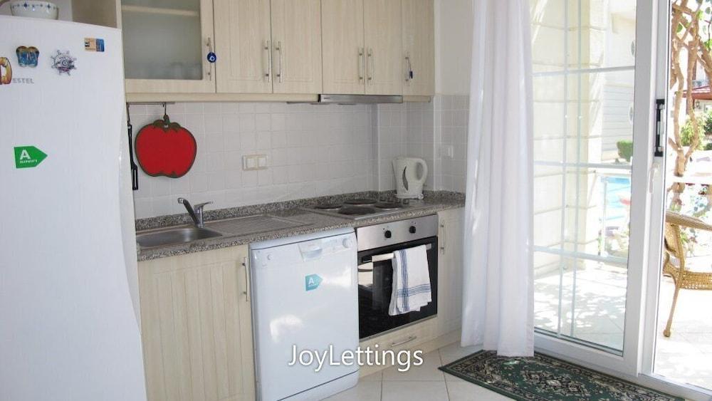 Villa CEB2 by JoyLettings