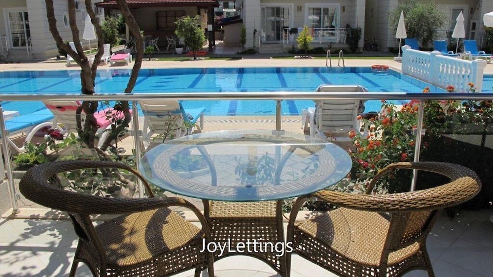 Villa CEB2 by JoyLettings