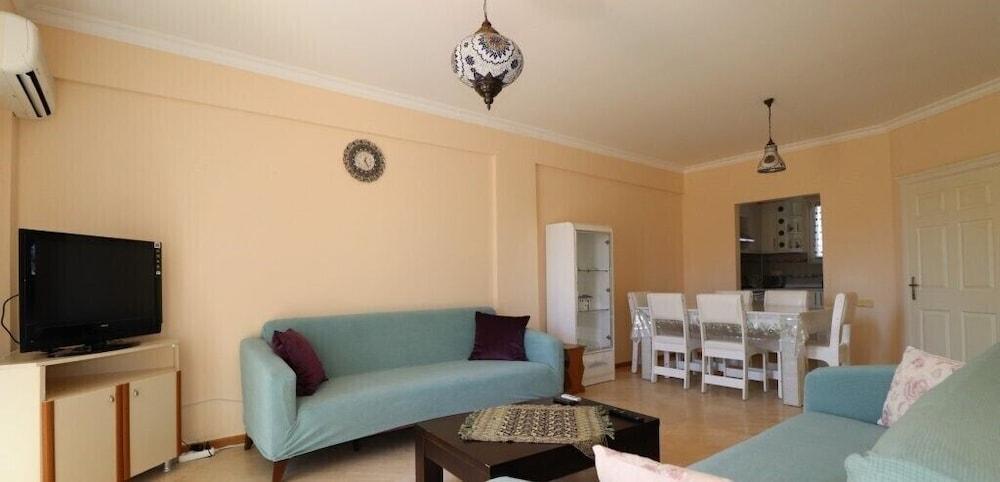 Villa RN4C by JoyLettings