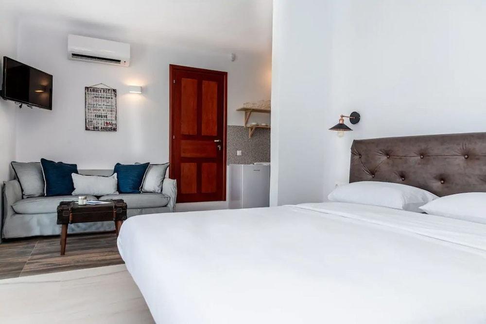 Etesians Suites & Villas