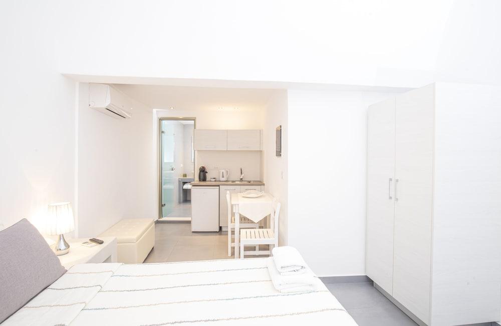 Santorini View Studios-Adults Only