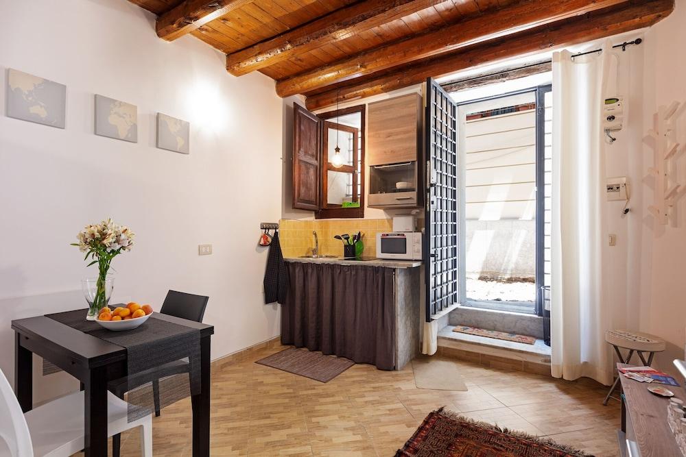 Palermo Palazzo Reale Modern Studio