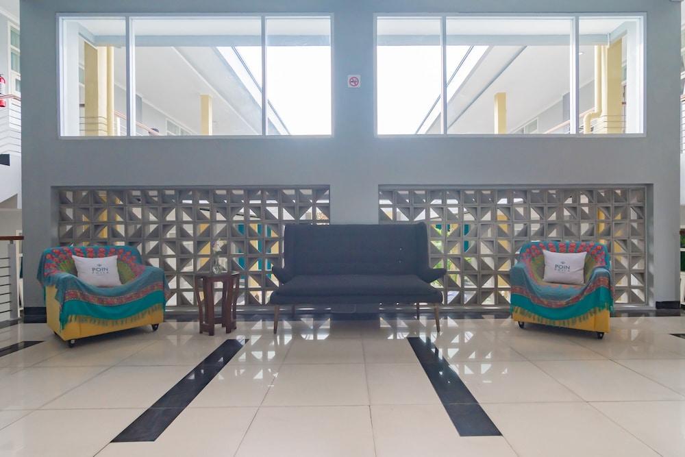 RedDoorz Plus @ Point Phila Cihampelas