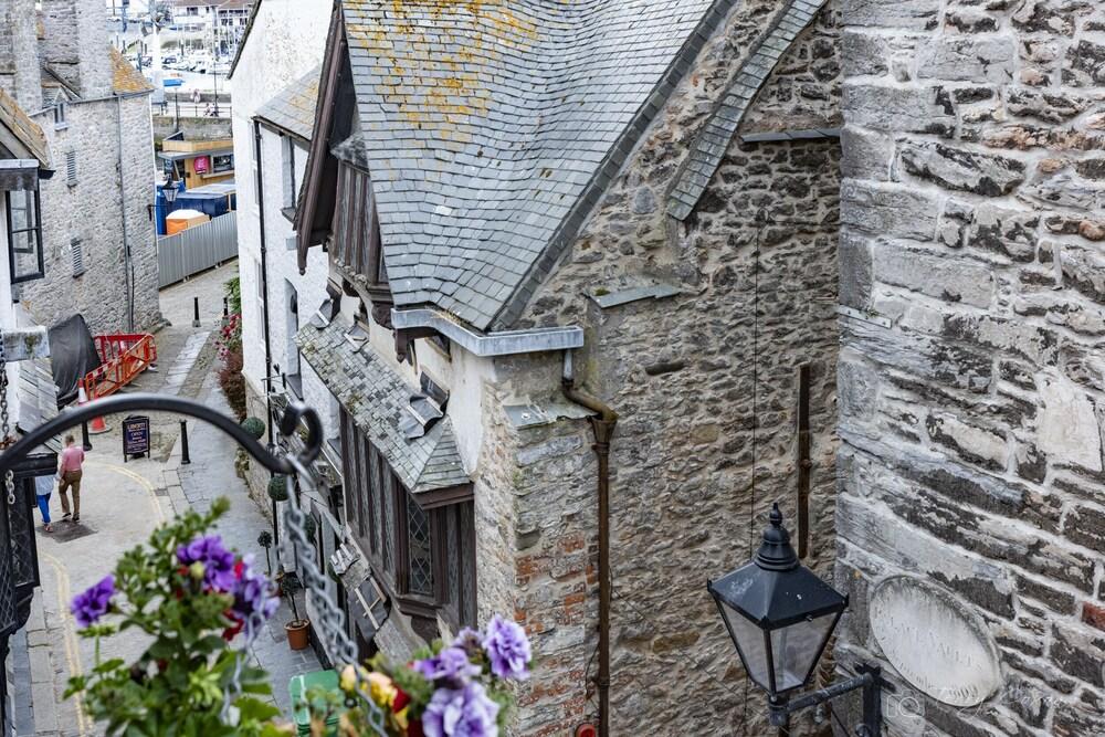 1 Bed- The Duplex by Pureserviced