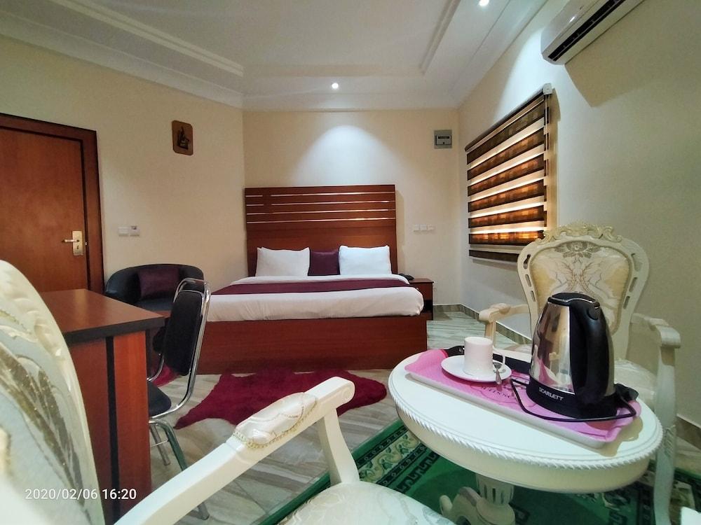 Alim Royal Hotel & Suites