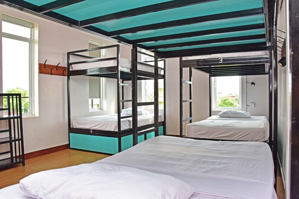 Mad Monkey Kampot Hostel - Adults Only