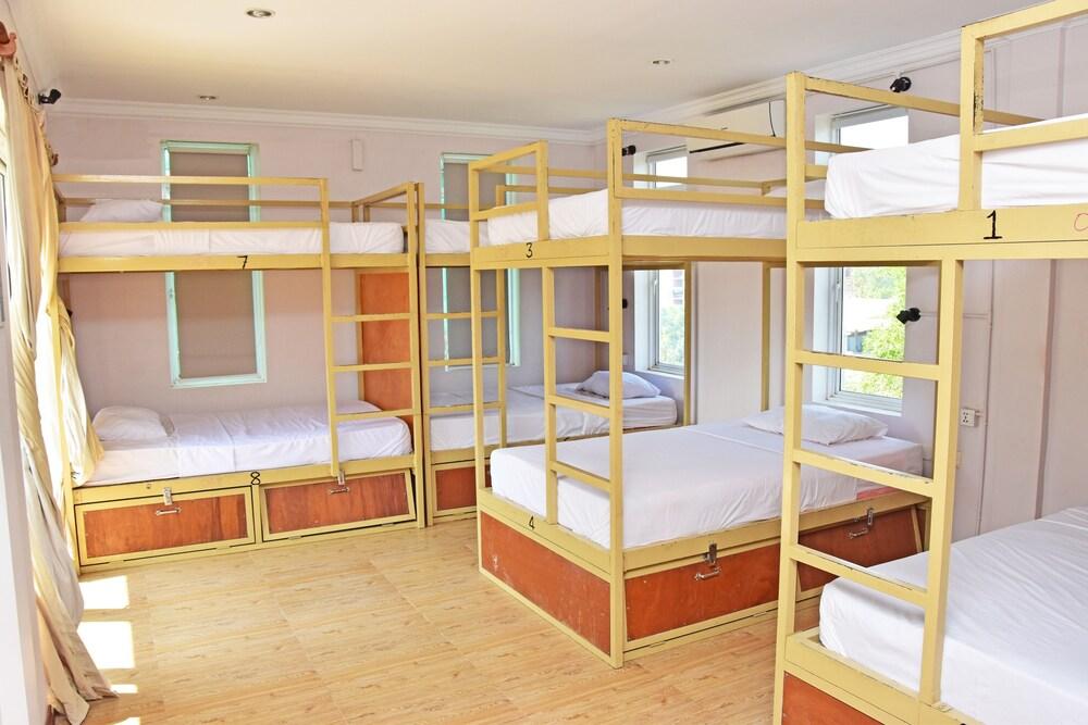 Mad Monkey Kampot Hostel - Adults Only