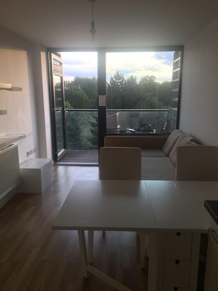 Bright & Modern 1 Bedroom Flat in Shepherds Bush