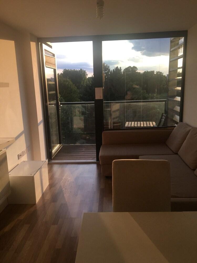 Bright & Modern 1 Bedroom Flat in Shepherds Bush
